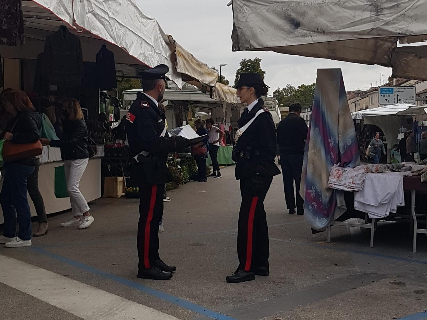 Carabinieri Treviso Pattuglie A Piedi In Centro Storico E Al Mercato