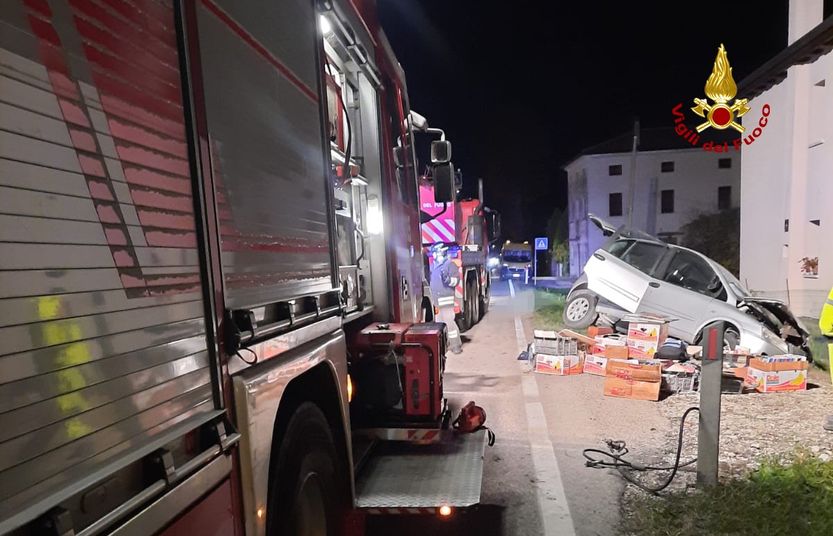 Tragedia In Postumia Esce Di Strada Con L Auto E Finisce Nel Fossato