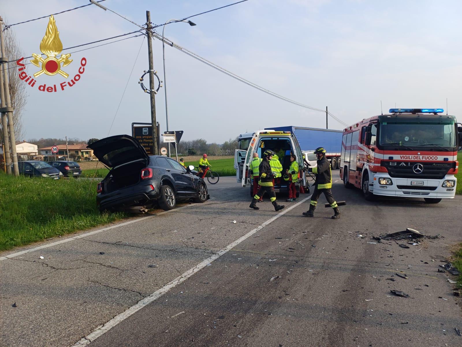 Auto Si Scontrano A Pieve Del Grappa Feriti In Quattro Uno