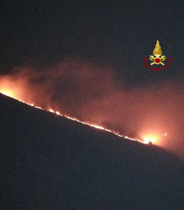 In fiamme il Col Visentin