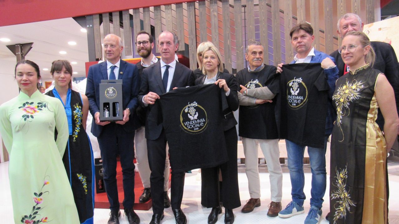 Al Vinitaly il primo “cin” con il prosecco della vendemmia social-e