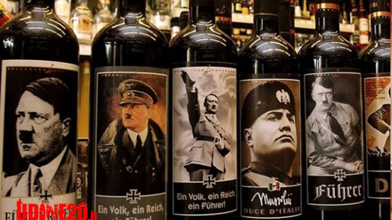 Bottiglie di vino con Hitler e Mussolini sugli scaffali in Veneto