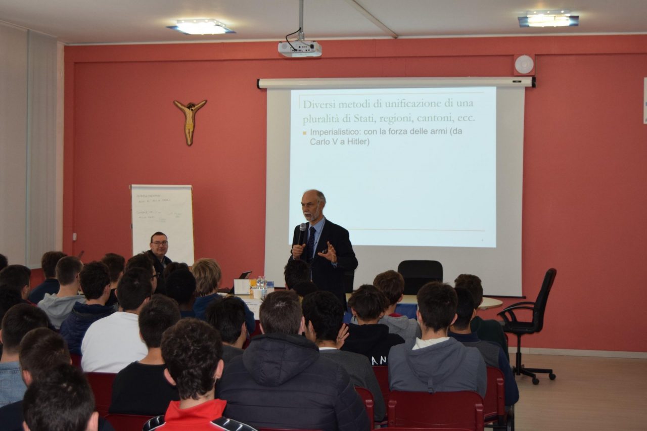 “Molte false verità sull’Europa”