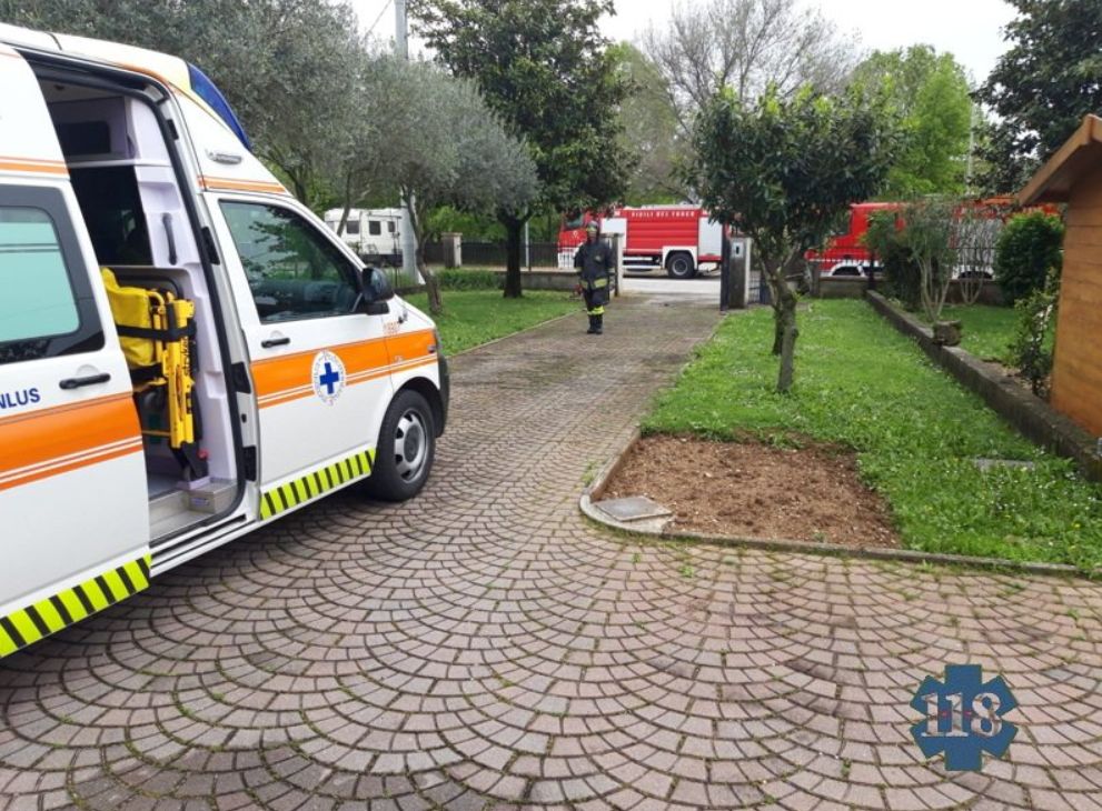 Incendio in casa ad Asolo, uomo di 74 anni in ospedale