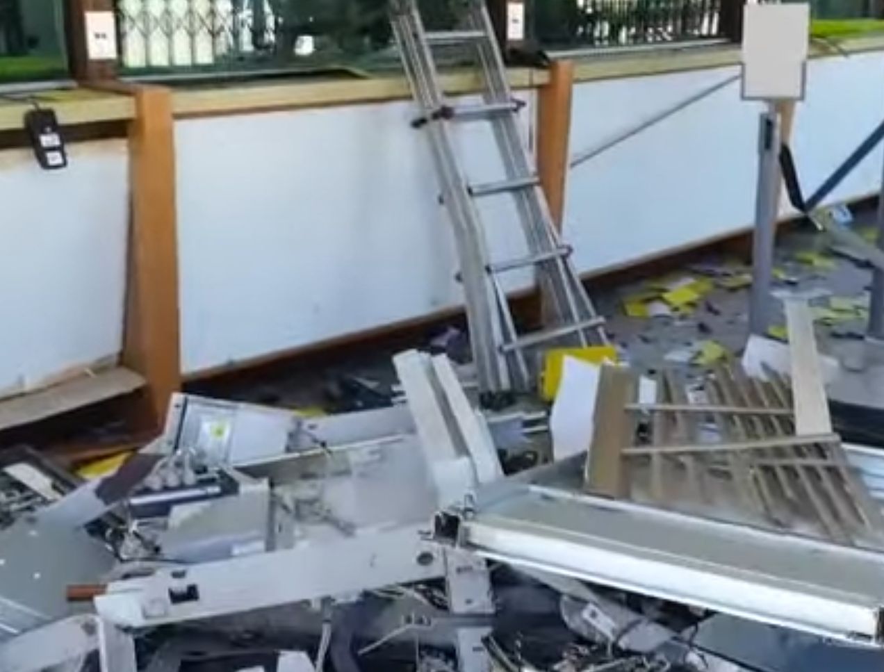 Fanno saltare in aria il Postamat a San Zenone