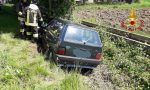 Muore finendo con l'auto contro un albero