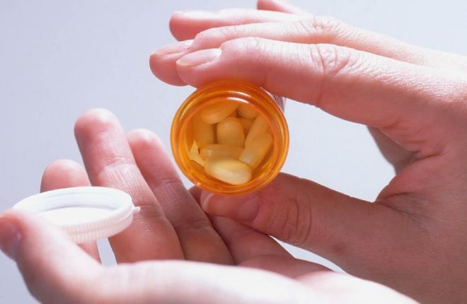 Due ragazzine tentano il suicidio ingerendo antidepressivi