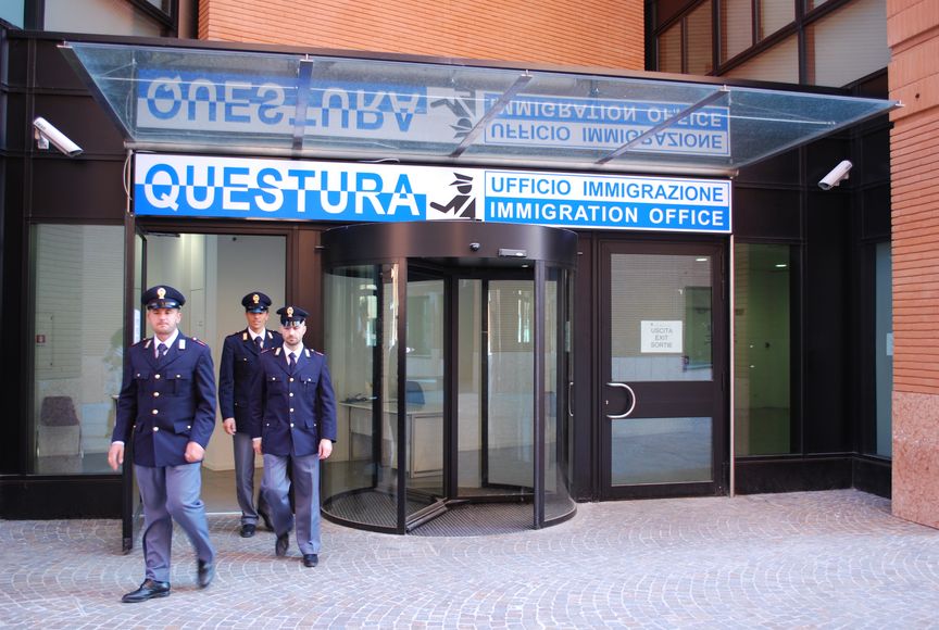 “Chiedo asilo”, ma è un soggetto pericoloso appena uscito dal carcere