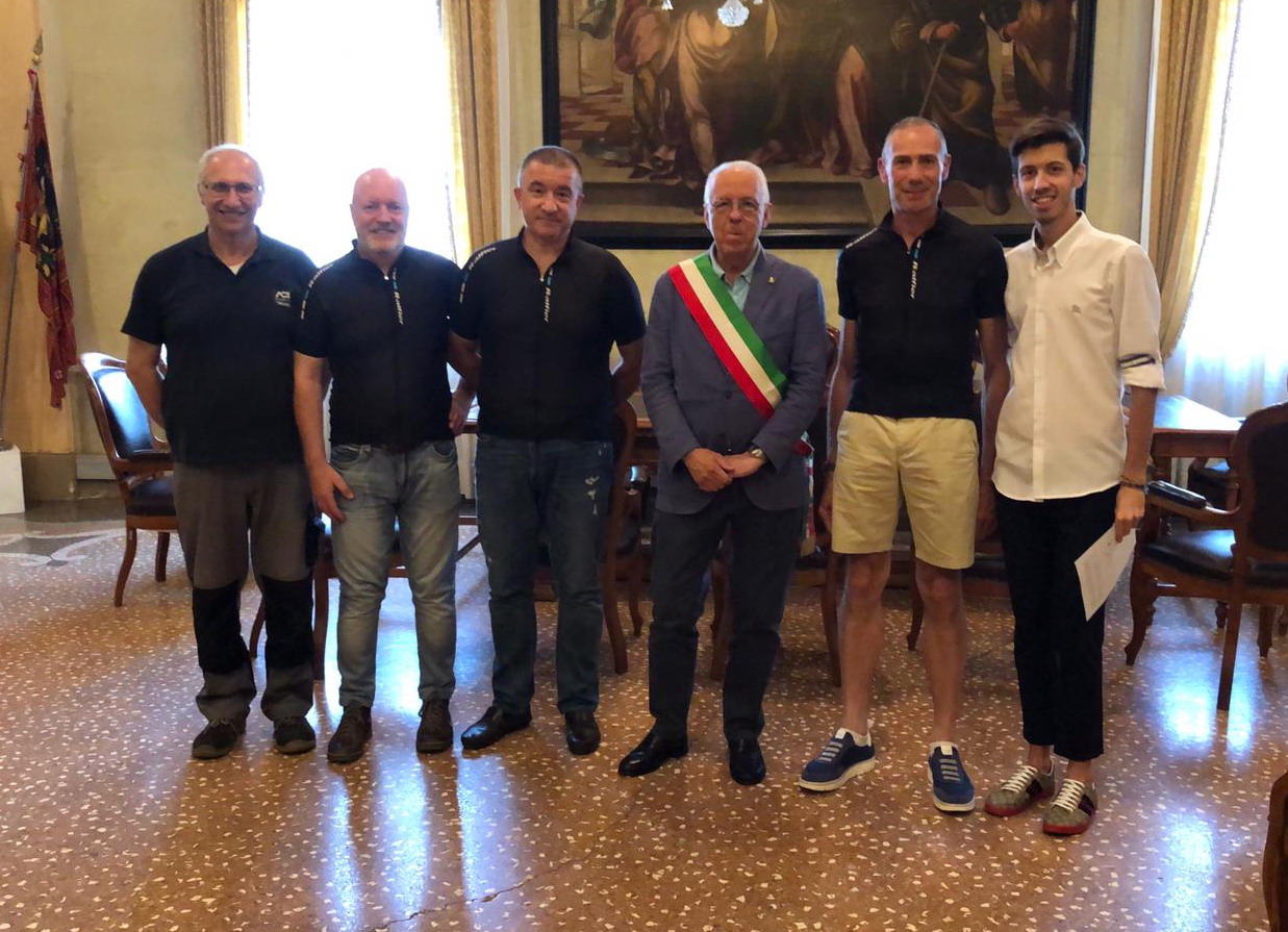 Cinque castellani sulla Via della Seta italiana