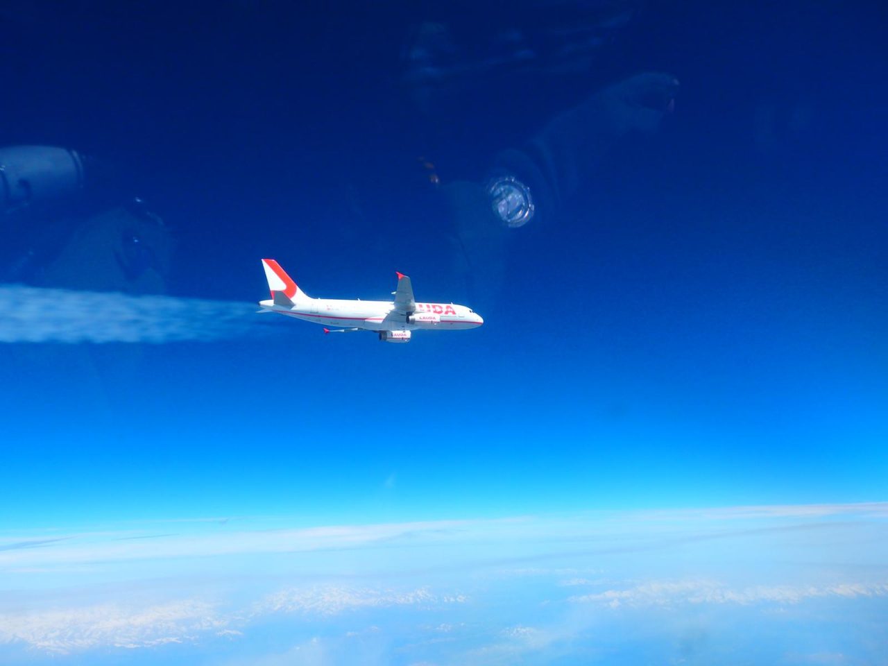 Aereo perde il contatto radio: intercettato da un caccia sul Lago di Garda