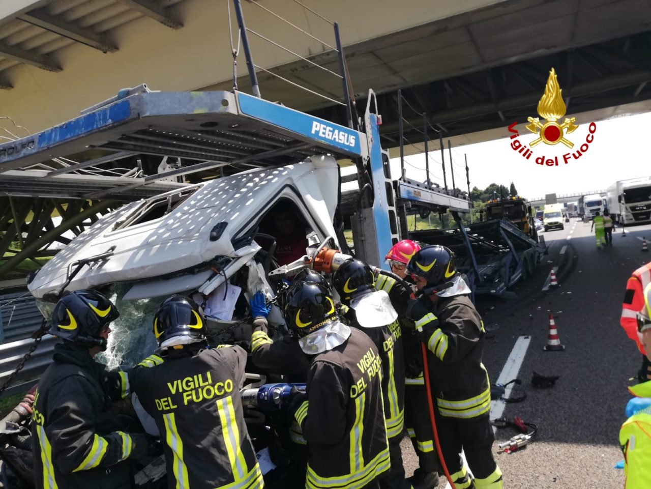Autostrada A4: tamponamento tra una bisarca e un mezzo pesante FOTO