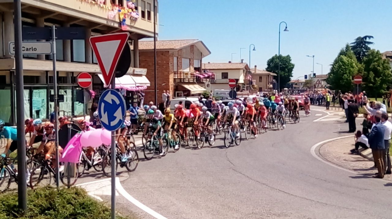 Il Giro è passato nel Montebellunese, feste e proteste