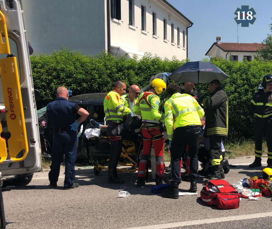 A Maserada spaventoso incidente tra camion e auto