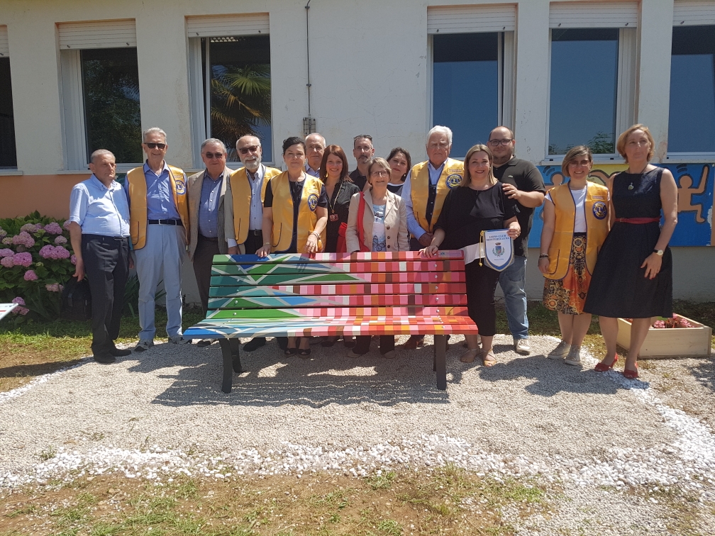 Montebelluna, inaugurata una “panchina rossa”
