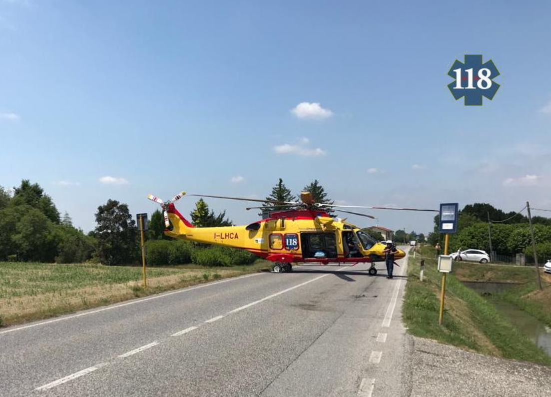 Scontro auto contro moto, centauro perde la vita