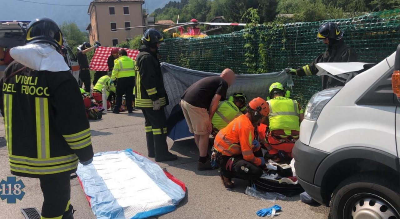 Due ciclisti investiti da un furgone, gravi a Treviso