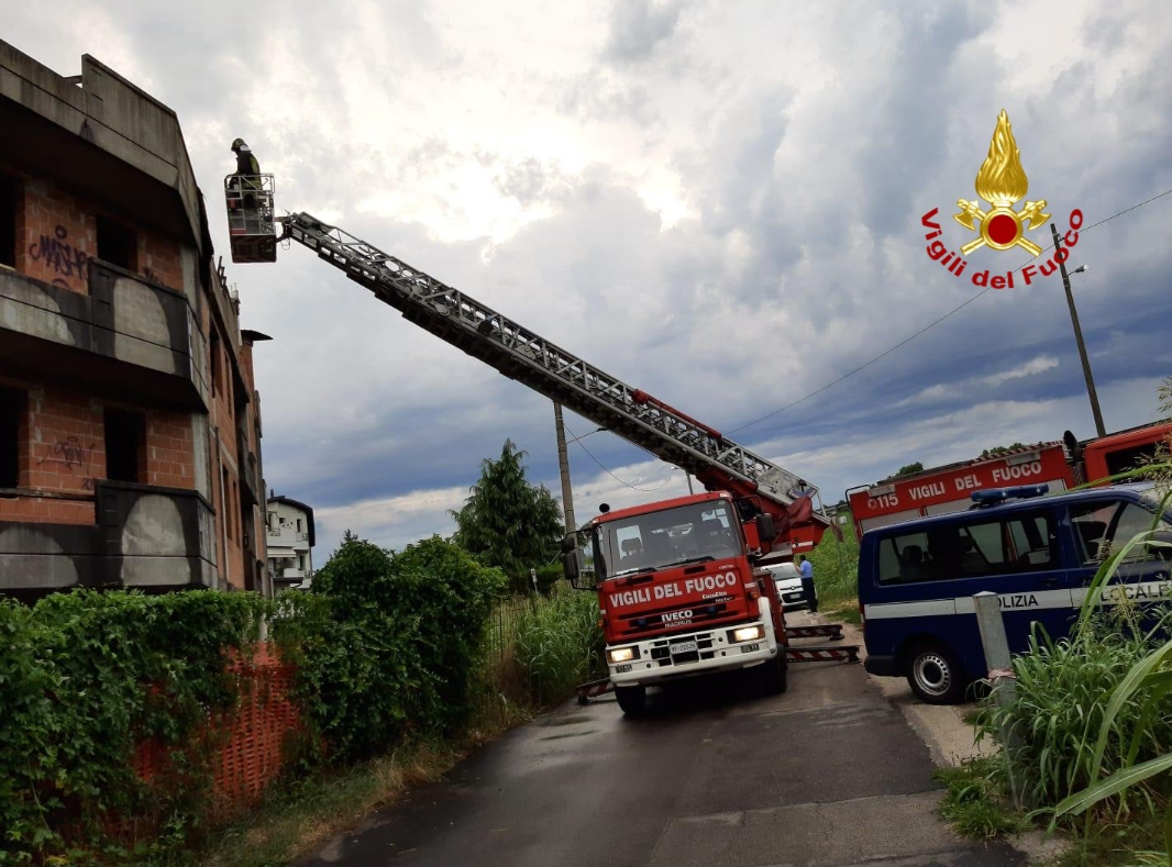 Maltempo, oltre 200 richieste di soccorso per i vigili del fuoco