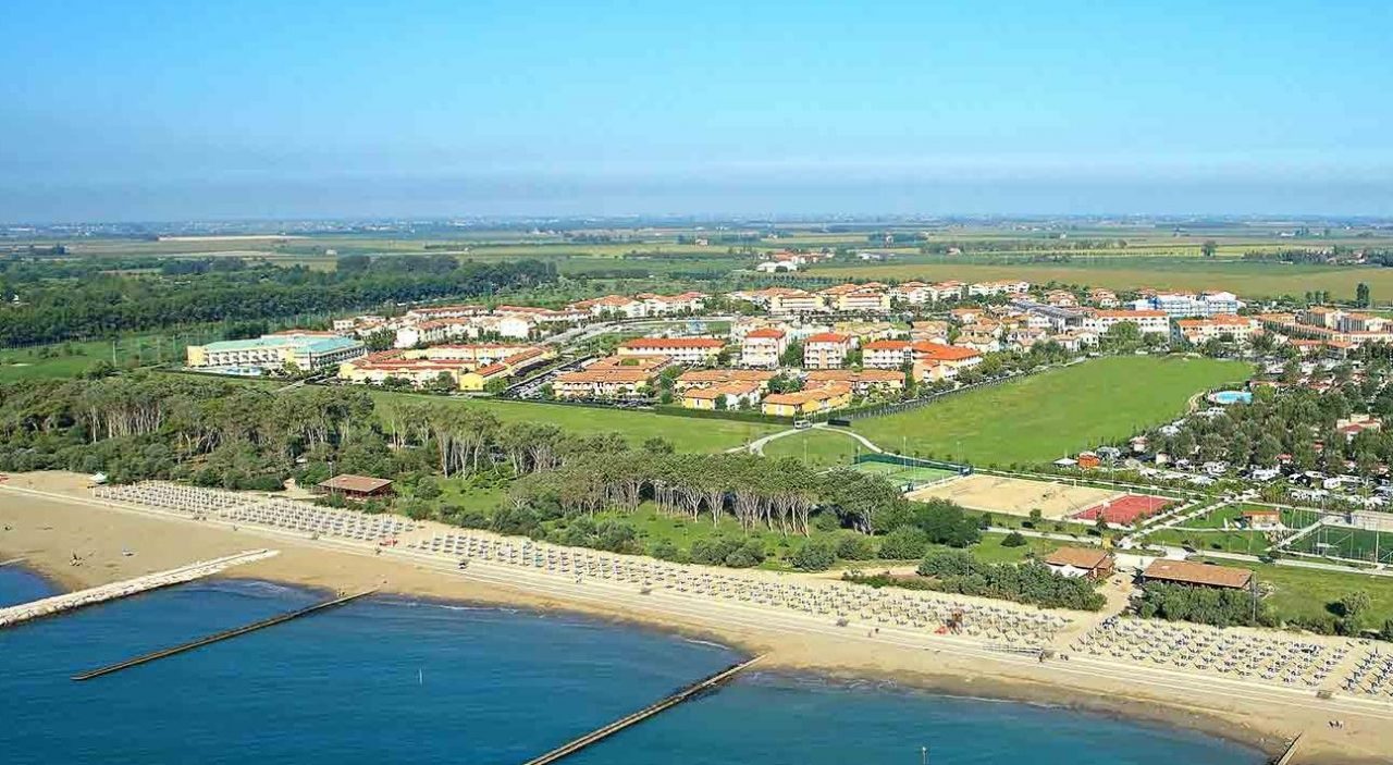 Rischia di annegare a Caorle, l’elisoccorso atterra sulla spiaggia