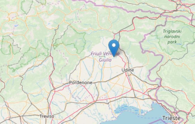 Sciame sismico in Friuli, la gente in strada