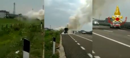Tir in fiamme sull’autostrada