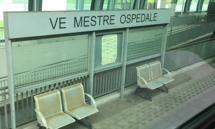 Muore a 19 anni sotto il treno Venezia-Treviso