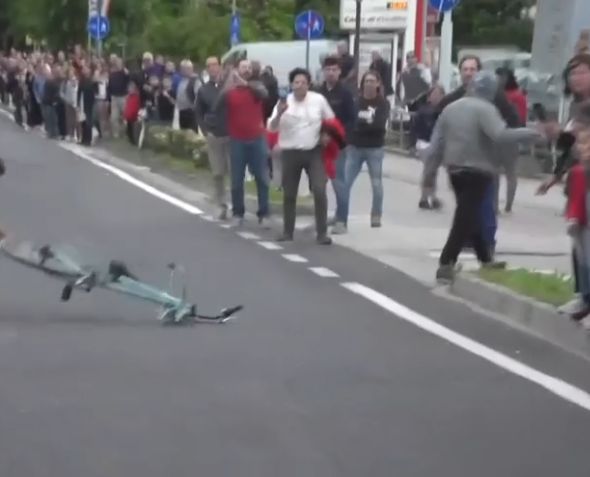 Il lanciatore della bici al Giro tenta una rapina al Conad