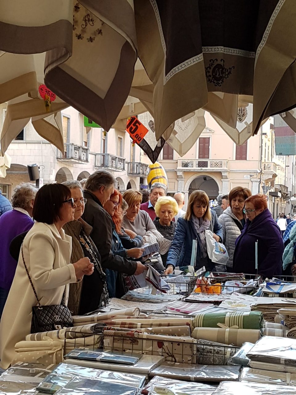 Ad Asolo arrivano “Gli Ambulanti di Forte dei Marmi”