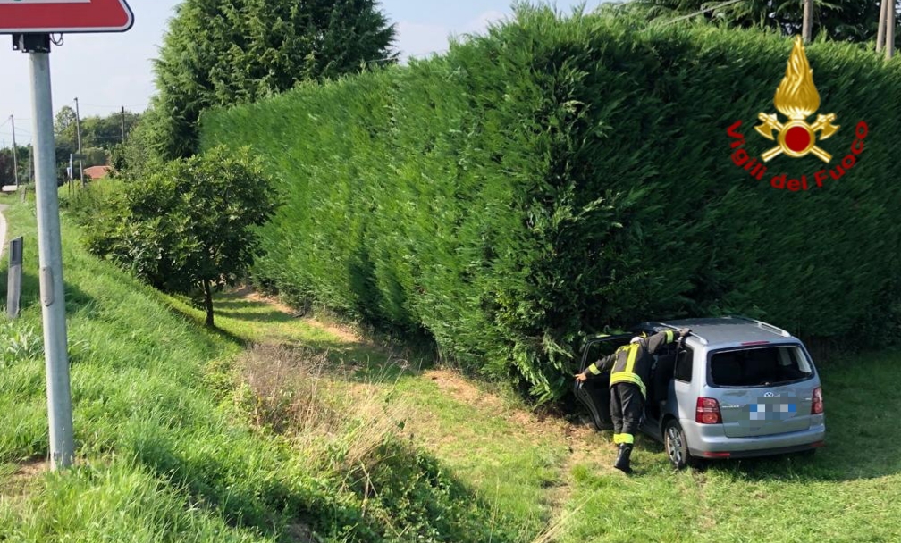 Auto esce di strada a Breda di Piave, sul posto i Vigili