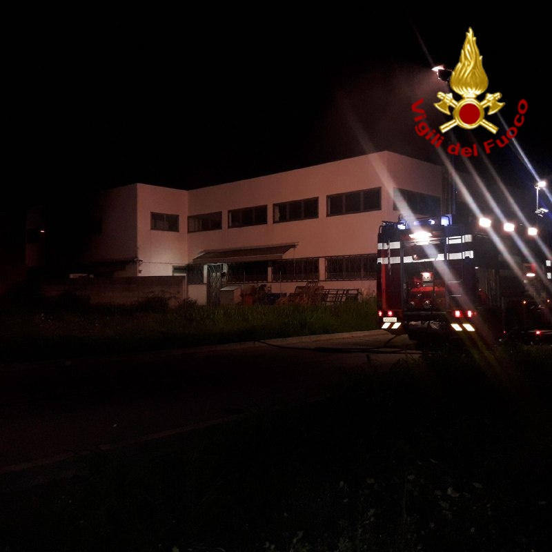 Nella notte i Vigili hanno spento l’incendio di un furgone sulla Feltrina