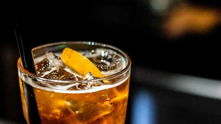 Rubavano merce e la rivendevano ai bar: denunciati quattro uomini