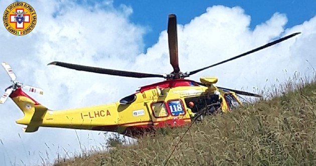 Tedesca di 28 anni si schianta col parapendio sul Grappa