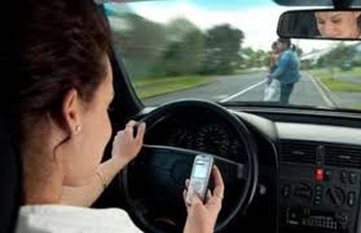 Montebelluna fa la guerra a chi guida con il cellulare in mano