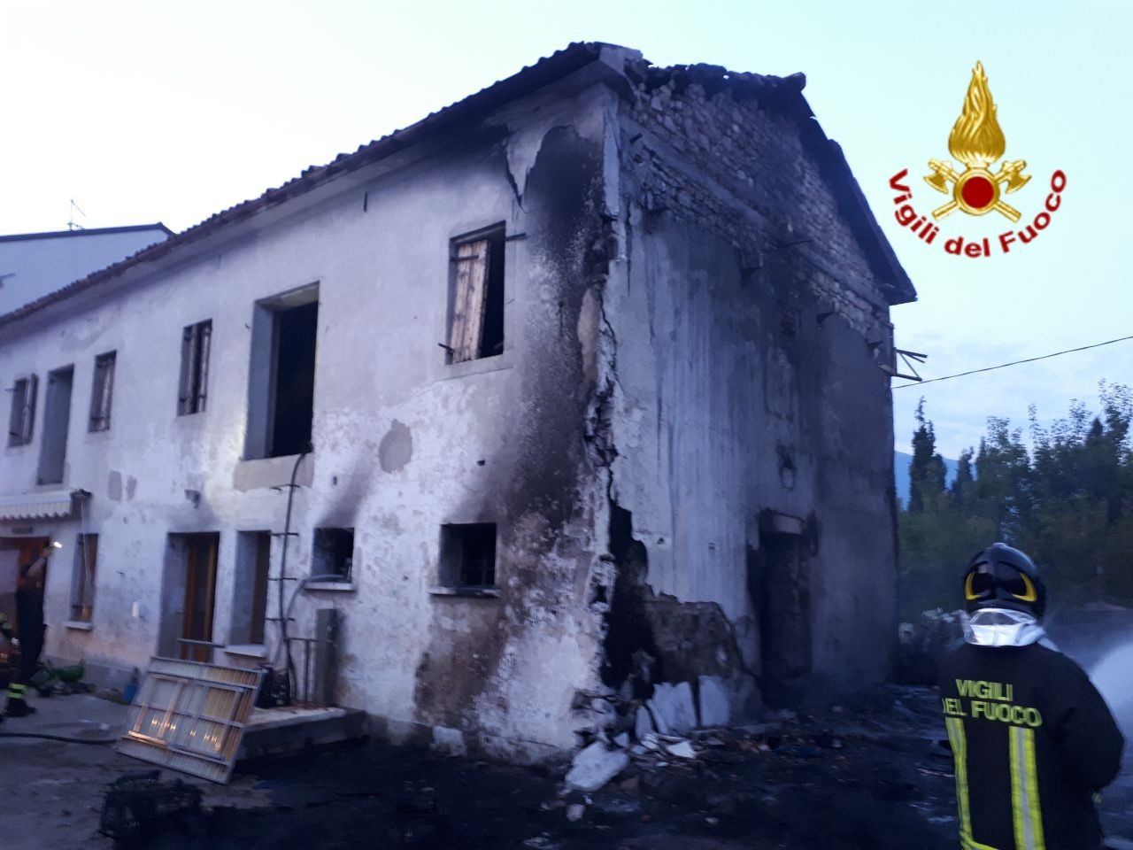 A fuoco un vecchio stabile a Vittorio Veneto
