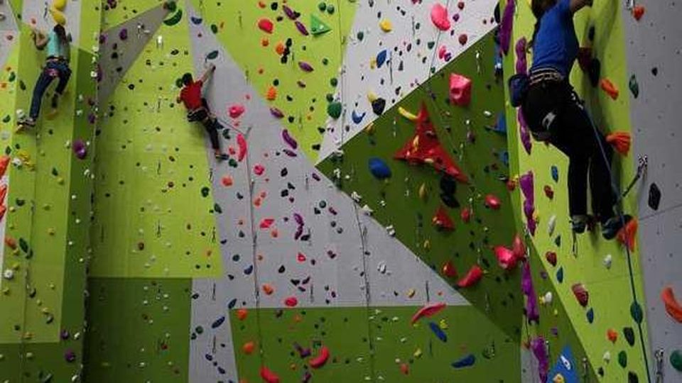 Bimbo di 6 anni cade dalla palestra di roccia, grave a Treviso