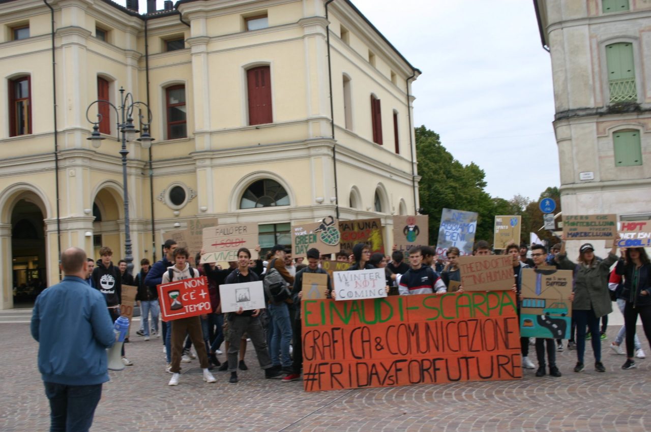 Domani è “Fridays for future” nel segno di Greta