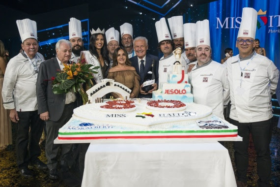 Miss Italia festeggia con la torta a forma di cuore dei Ristoratori del Radicchio