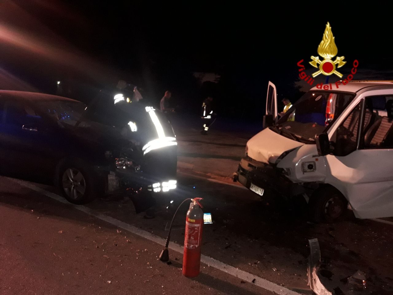 Auto contro furgone a Santa Lucia di Piave: principio di incendio domato