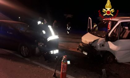 Auto contro furgone a Santa Lucia di Piave: principio di incendio domato