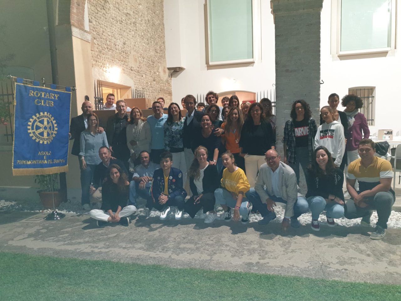 Il Rotary Club Asolo consegna 110 “kit scuola”