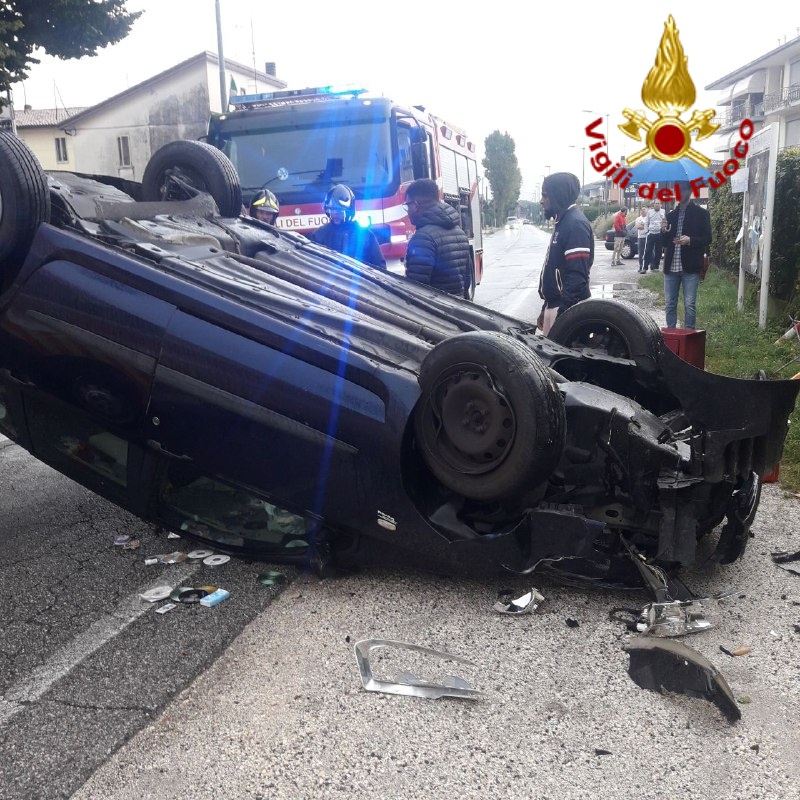 Scontro tra due auto in via Erizzo a Montebelluna