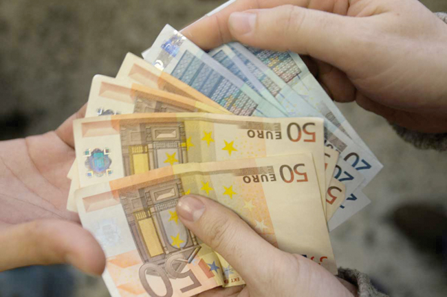 Chiedevano soldi fingendosi sordomute: romene denunciate per truffa