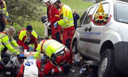 Schiacciata dal furgone appena parcheggiato: grave una donna