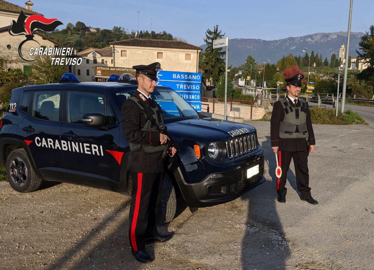 Sorpresi a rubare in casa: coppia di pregiudicati in manette