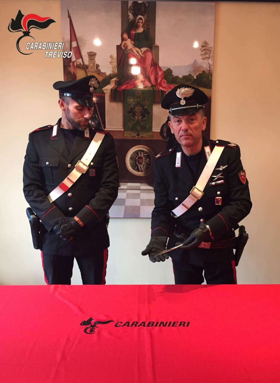 Ubriaco con un coltello da cucina sul treno: denunciato