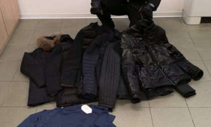 Abbigliamento "di marca" contraffatto, denunciato