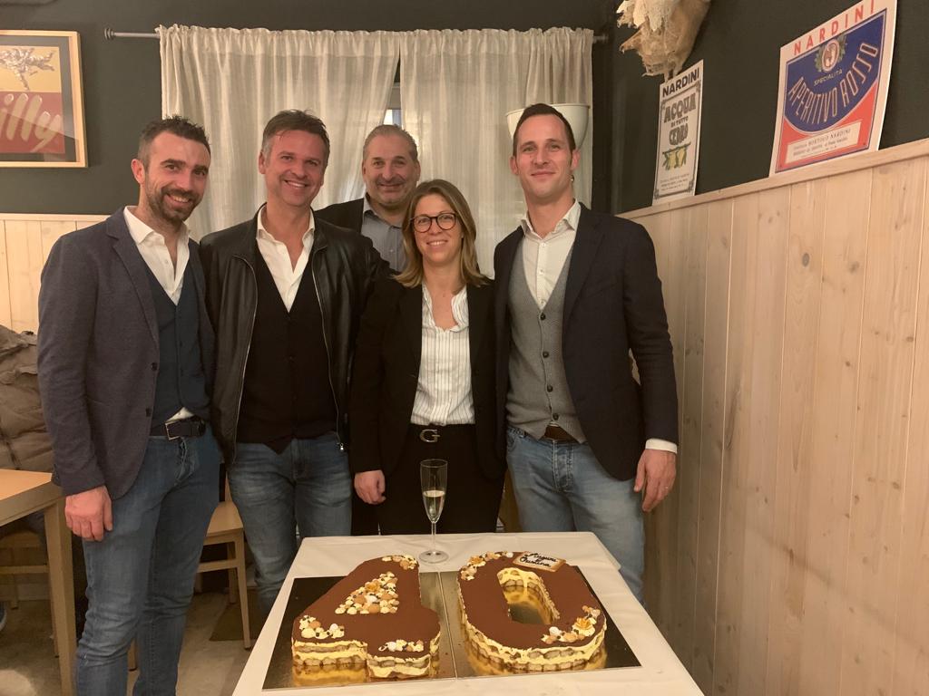 Il sindaco Andretta compie 40 anni: torta e spritz a Vedelago