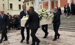 Funerale Giulia Zandarin: l'abbraccio "privato" tra i due papà