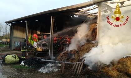 Incendio pagliaio a Ponzano: Vigili del fuoco al lavoro