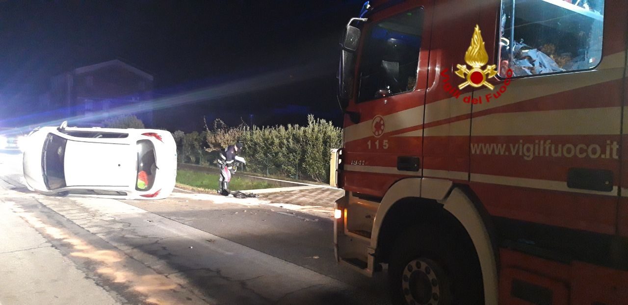 Perde il controllo dell’auto e si capotta, un ferito