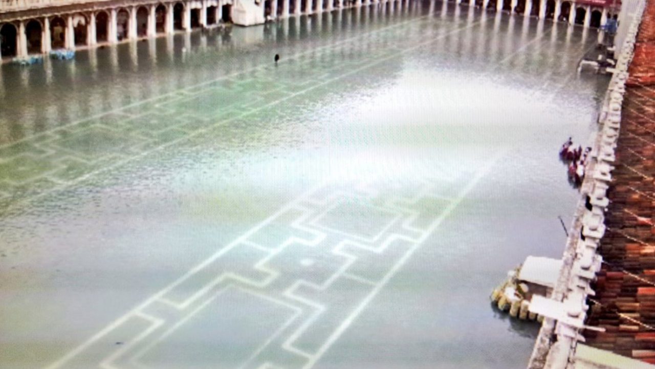 Acqua alta, di nuovo superati i 150 centimetri a Venezia (VIDEO)